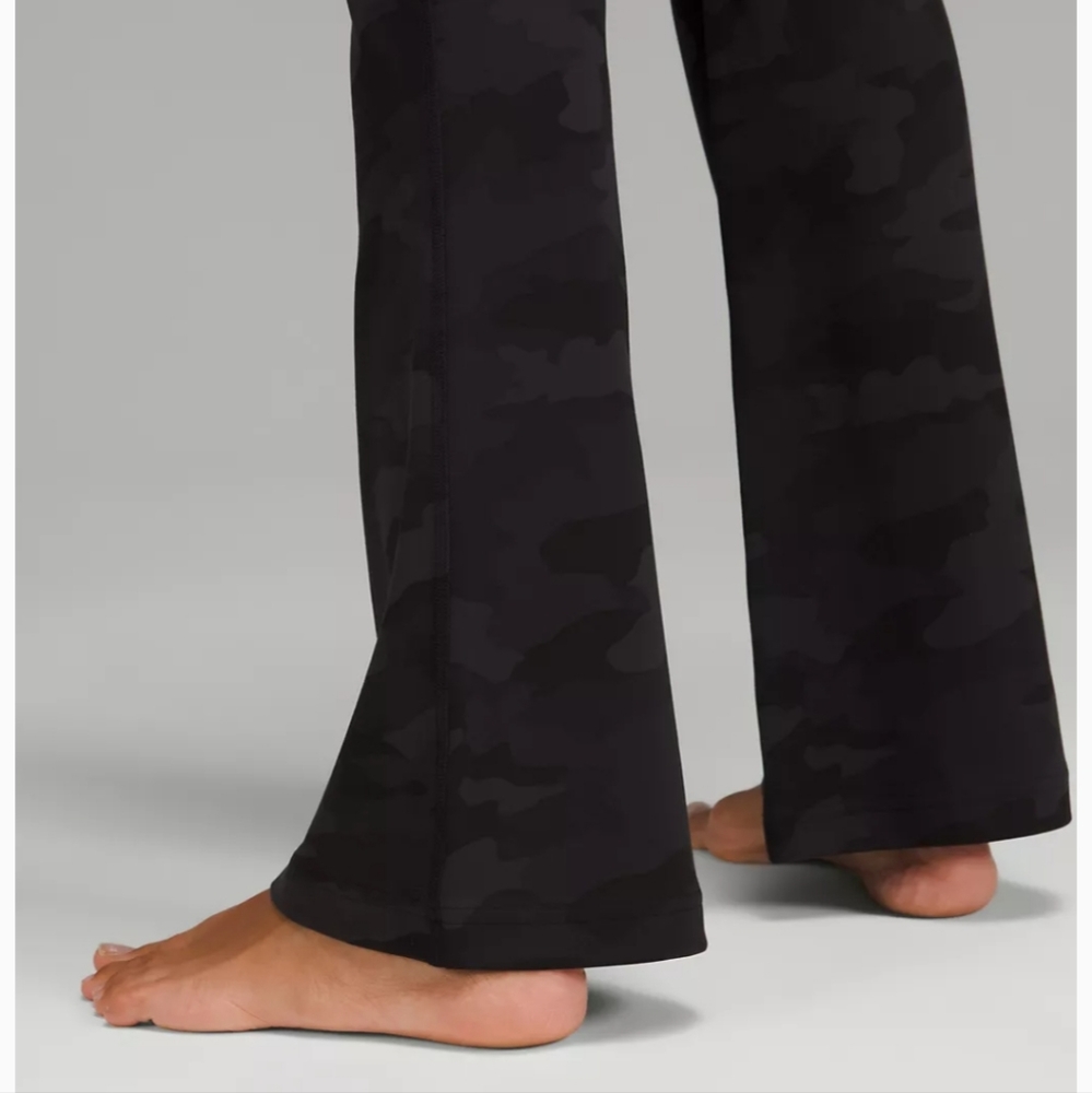 Lulu Groove Super-High-Rise Flared Pant Nulu Heritage 365 Camo Deep Coal Multi - Picture 16 of 17